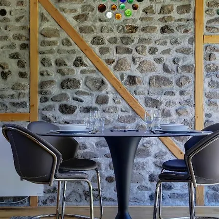 La Dormeuse Du Val * Chambon-sur-Lac