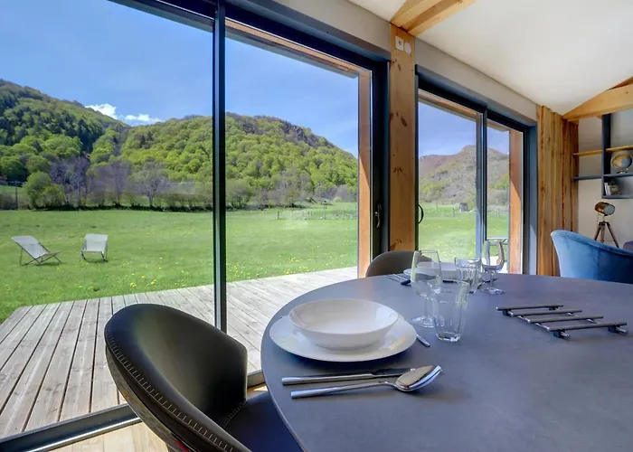 La Dormeuse Du Val Holiday home