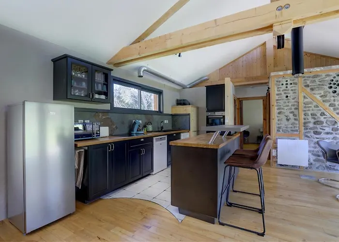 La Dormeuse Du Val Holiday home